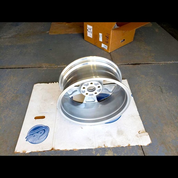 (1) Stock Brand New Acura Rim - Picture 2 of 2